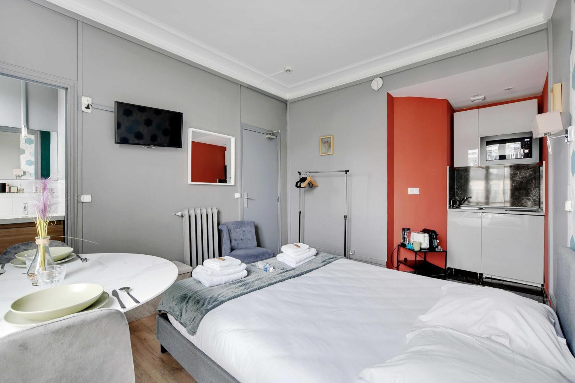 Bright Suite With Balcony Near Gare De L'Est Paris Exterior photo